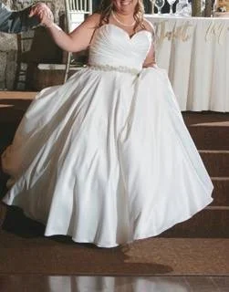 Daily Specials Allure Bridals 9065