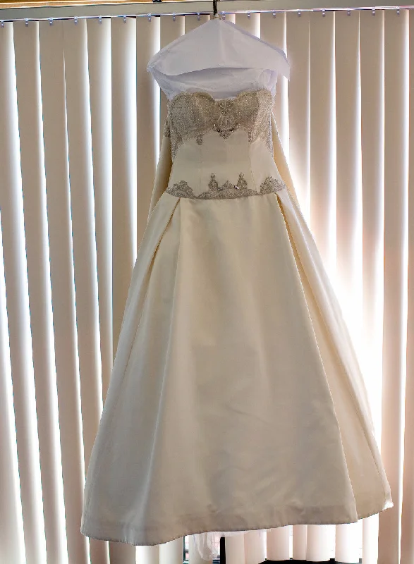 Deal Frenzy Kenneth Pool Custom Beaded