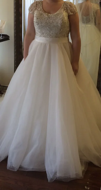 Daily Specials Allure Bridals 9100