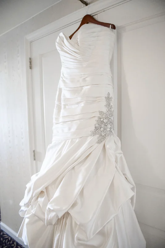 Bargain Bin Allure Bridals 9071