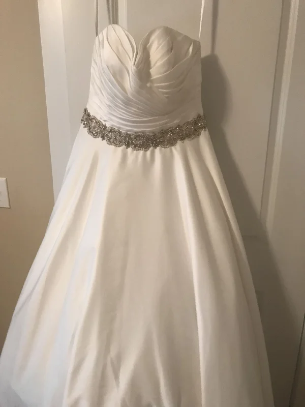 Great Bargains Allure Bridals 9065