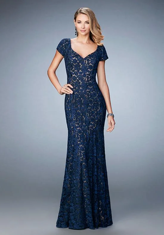 Price Drop La Femme Lace V-neck Sheath Dress 22998 - 1 pc Platinum in Size 16 Available