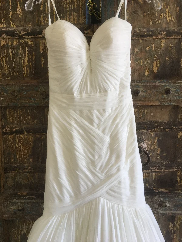 Stock Clearance Justin Alexander Plunging Neckline