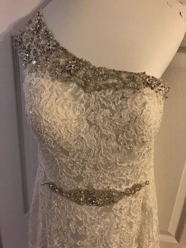 Exclusive Online Offer Allure Bridals 9070