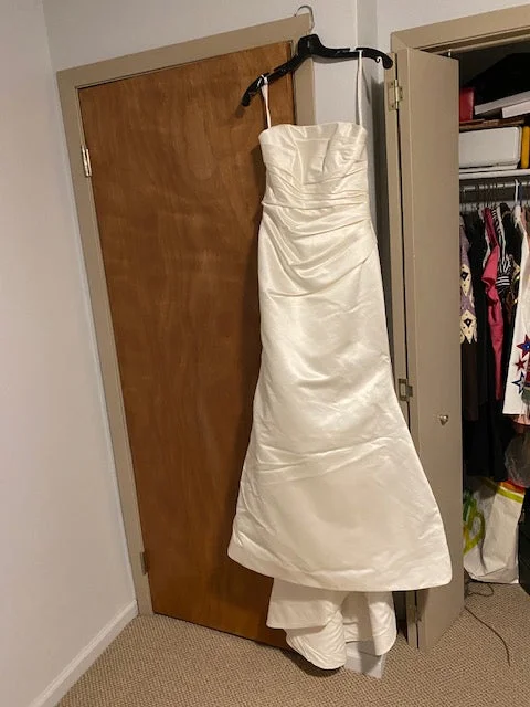 Online Exclusive Allure Bridals 910