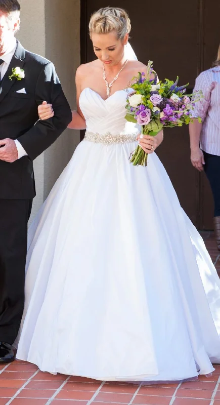 Weekend Deal Allure Bridals 9065