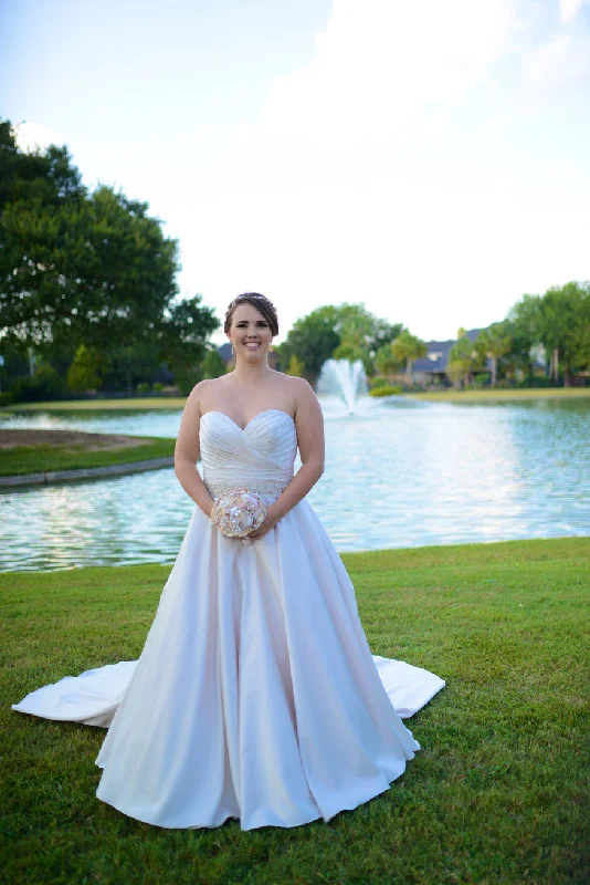 Sale Event Allure Bridals 9065